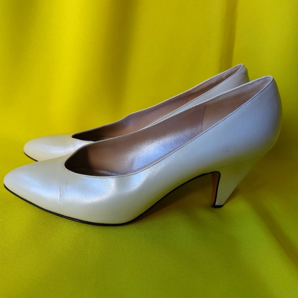 Vintage Woman Shoes All Leather White by Amalfi  Made in Italy Size 7 1/2 B